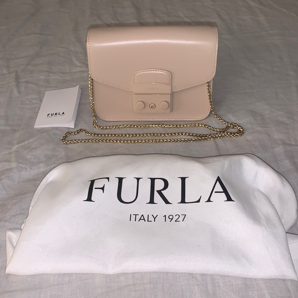 Furla Metropolis Mini Leather Crossbody Bag in Dalia / Blush Beige Nude - Picture 2 of 9